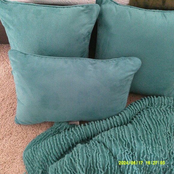 Turquoise Pillow and Blanket Set - Picture 2 of 2